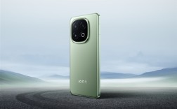 iQOO 15堆料激进！产品经理：领先行业不止一代 !