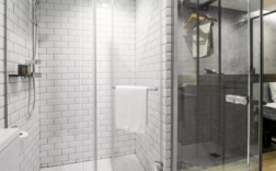 浴室玻璃陈年水渍怎么消除?