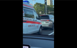 广州一小车拒不礼让救护车被罚 扣3分罚200元：网友吐槽素质低、应重罚 ！