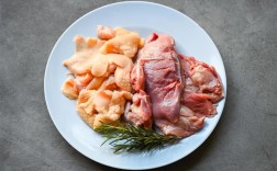 外卖堂食双标乱象曝光：堂食用鲜肉 外卖用冻肉预制菜 !