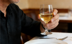 男子植入芯片后戒掉20年酒瘾：之前日饮3斤 现在索然无味 ！