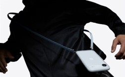 苹果推出iPhone 17系列斜挎挂绳 售价479元：还有749元的保护壳 !
