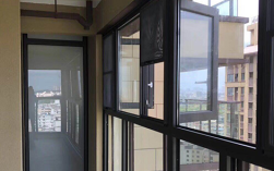 塑钢窗玻璃裂了是不是要换?