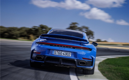 卖不动了！保时捷销量暴跌：创16年最差纪录 ！