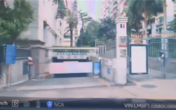 问界M9车主下地库误踩油门差点撞升降杆 小艺:请抬脚!