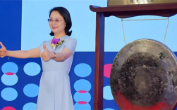 中国最有钱的女人身价1410亿！化学老师出身 她凭啥成中国女首富 !