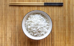 游客吃剩2份炒饭被商家端回并盘：担心自己吃的那份是别人吃剩的 !