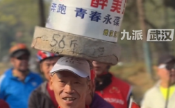 63岁大爷头顶56斤石磨骑车 最远骑50公里已坚持24年 “为锻炼身体” !