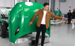 雷军直播现场跟小米YU7机盖比身高：1米83竟不占优势 ！