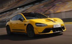 美女车主晒出澳门首台挖孔版小米SU7 Ultra：雷军点赞 ！