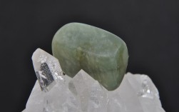 糯种缅甸玉值钱吗（探讨糯种缅甸玉的稀缺性和市场价值） ！