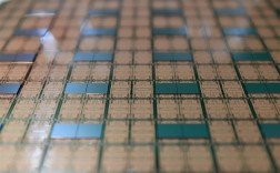 英伟达AI芯片在华份额暴跌至0%！中国移动2028年将建成10万张卡GPU集群 只用国产芯 ！