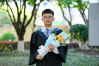 快递员儿子放弃北大报考西湖大学：想研究半导体 !