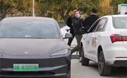 为抢充电枪 两车主在充电站上演自由搏击 ！