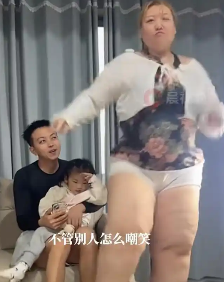 夫妻相爱7年女方胖了182斤 丈夫回应：并不在意别人的看法和嘲笑 ！-图1