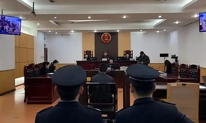 男子不满13条狗半夜叫 毒死9只获刑：构成投放危险物质罪 ！-第1张图片